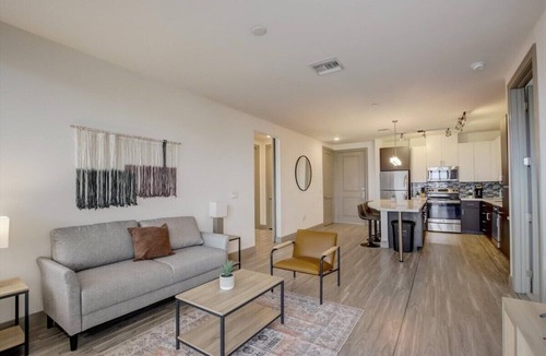 Tempe Apartment | Modern 2BR CozySuites on Town Lake waterfront! 13