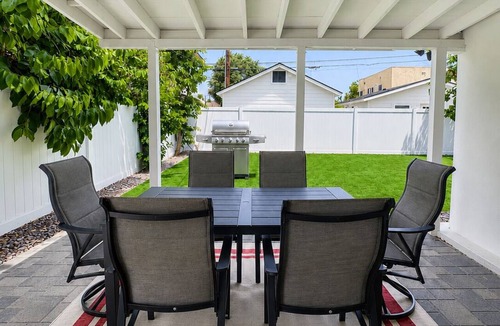Harbor House | Modern 4 Bedroom Long Beach Home with Large Yard