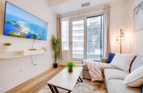 Kitchener Apartment | Modern and Cozy in Central KW with Gym