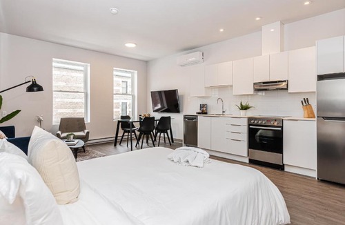 Plateau Mont Royal Apartment | Modern and New Studio in the Heart of the City by Den Stays