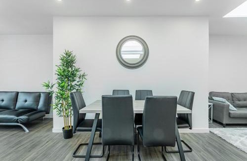 La Petite-Patrie Apartment | Modern and Spacious 3 Bedroom Condo