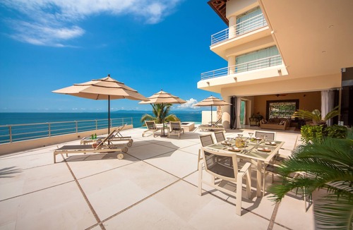 Romantic Zone Villa | Modern and upscale Villa , amazing views , come to live your vacation dream