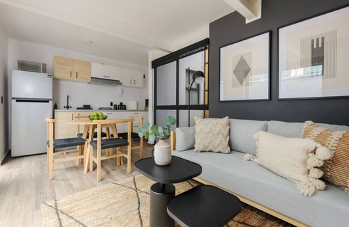 Doctores Apartment | Modern avant-garde apt with balcony | Casa Malva