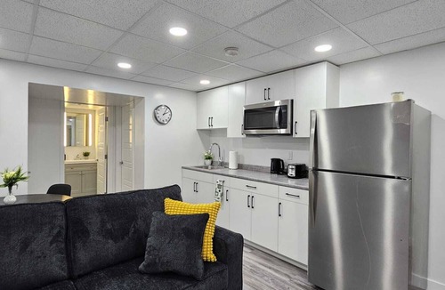 Winnipeg House | Modern Basement suite with seperate entrance close to grocery, restaurant & mall