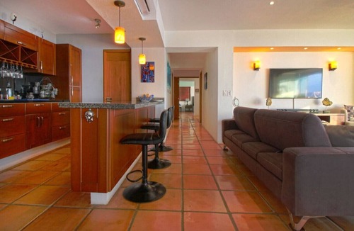 Conchas Chinas Condo | Modern Beachfront - Casa Caballito del Mar