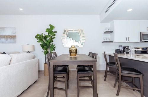 La Choya House | Modern Beachfront Retreat 2 King Suites +