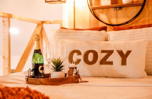 Mount Pleasant Apartment | Modern Cabin in the City