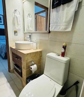 San Antonio Tlayacapan House | Modern Central 1 Bedroom Guesthouse -Bikes - Huge Patio - Gym - Pickleball Court