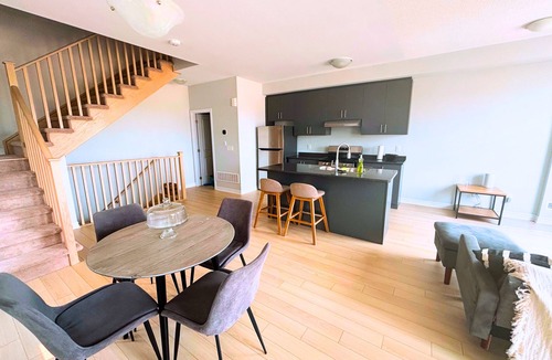 Durham Region House | Modern Comfort in Oshawa's Quiet Suburbsn(Sleeps up to 8)