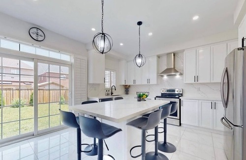 Oshawa House | Modern family friendly 4-bedroom home away from home in Oshawa!