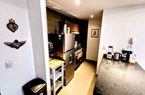 Granada Apartment | Modern Hi-Rise with Indoor Pool & Hot Tub