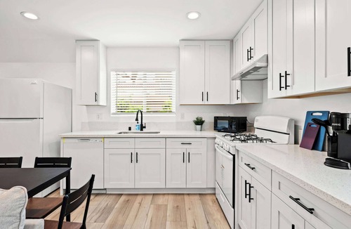 Alhambra Apartment | Modern Home near Pasadena Garage & Full Kitchen