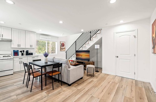 Alhambra Apartment | Modern Home near Pasadena Garage & Full Kitchen