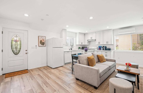 Alhambra Apartment | Modern Home near Pasadena Garage & Full Kitchen