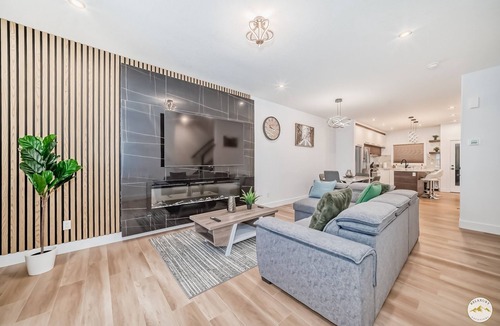 Edmonton House | Modern Home | Seven Minutes from Downtown | Next to Transit