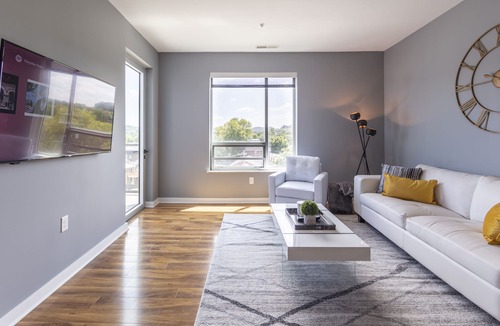 Newport Apartment | *Modern* Luxury Riverfront King Bed Apt Newport KY