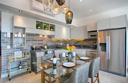 Emiliano Zapata House | Modern Mexican Condo with View, POOLS and GYM