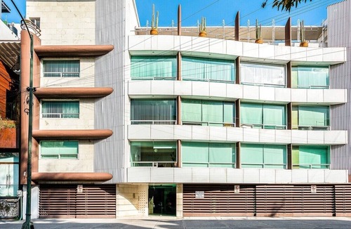 Polanco Condo | Modern Polanco Gem | Workspace | 24/7 Front Desk