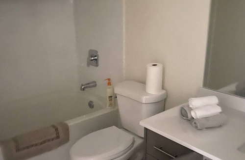 Vaughan Apartment | 🛏️ Modern Private Room with Ensuite – 2 Min Walk to Vaughan Mills!