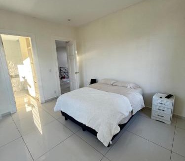 Bosques de las Lomas House | Modern room with balcony