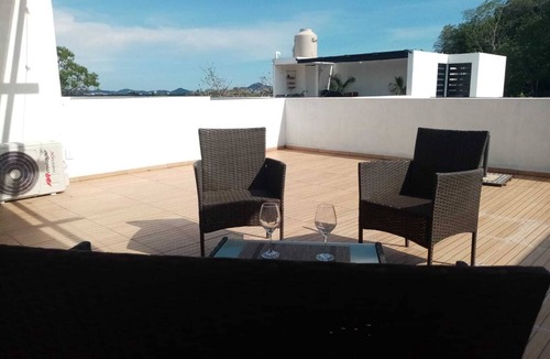 Manzanillo Apartment | Modern & Spacious Manzanillo Apartment near all shops