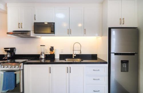 Lazaro Cardenas Apartment | Modern Stadium Bungalow