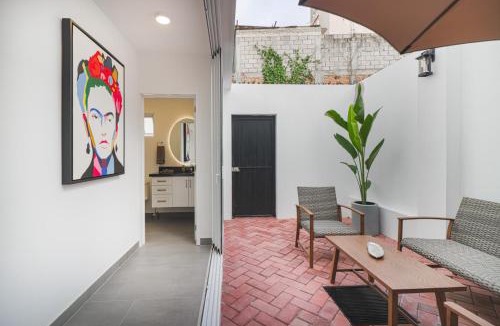 Lazaro Cardenas Apartment | Modern Stadium Bungalow