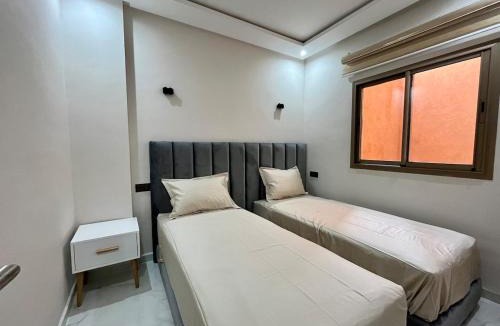 Camp El Ghoul Apartment | Modern Stay 3 bedroom City Center with Balcony