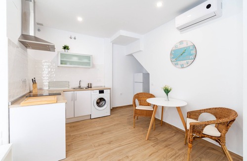 Barbate Apartment | Modern Studio Apartment "Luna" In City Centre Close to Beach with Air Conditioning