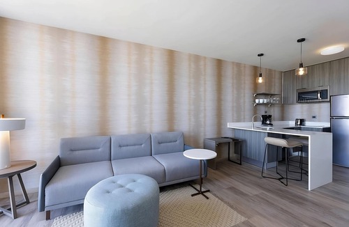 Xcumpich Hotel | Modern Studio l Residence Inn l King Bed + Kitchen + Desk