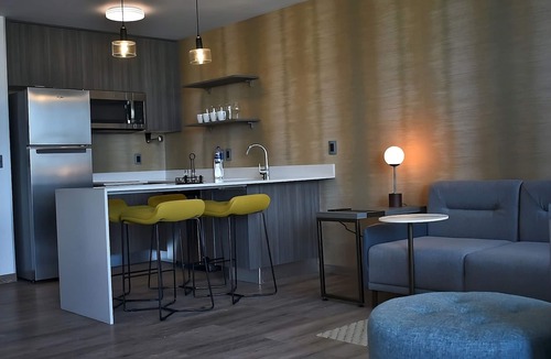 Xcumpich Hotel | Modern Studio l Residence Inn l King Bed + Kitchen + Desk
