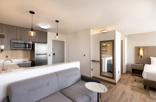 Xcumpich Hotel | Modern Studio l Residence Inn l King Bed + Kitchen + Desk