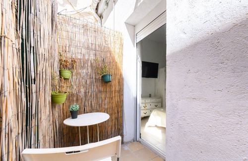 Colonia de la Prensa Apartment | Modern Studio with Private Terrace in Madrid