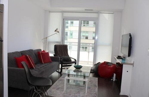 Yonge-Eglinton Apartment | Modern & Stylish Condo in Midtown