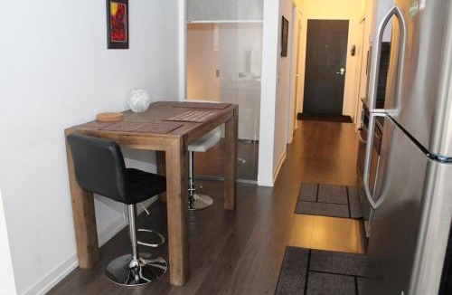 Yonge-Eglinton Apartment | Modern & Stylish Condo in Midtown