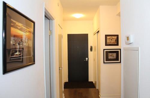 Yonge-Eglinton Apartment | Modern & Stylish Condo in Midtown