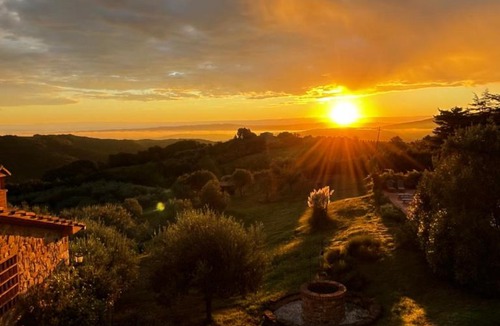 Chianni Bed & Breakfast | Modern Tuscan Escape Podere la Svolta