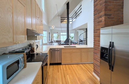 Summit - University Apartment | Modern Victorian Loft 4-bedroom duplex in Saint Paul's central Cathedral Hill