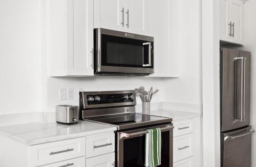 Old Port Apartment | Modern Walkable Old Port 2BR Loft