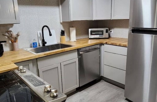 Metro Center Apartment | MOMA: Historic stay walking distance to MGM casino