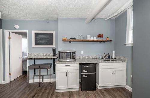 Newport Condo | Monmouth Loft 4
