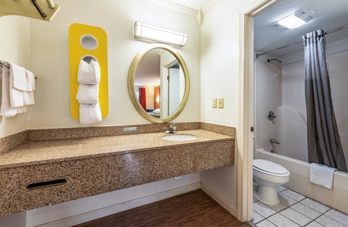 Gatlinburg Hotel | Motel 6 Gatlinburg, TN - Smoky Mountains