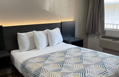 Central Sacramento Hotel | Motel 6 Sacramento, CA - Downtown