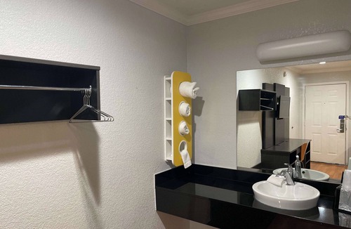 Central Sacramento Hotel | Motel 6 Sacramento, CA - Downtown