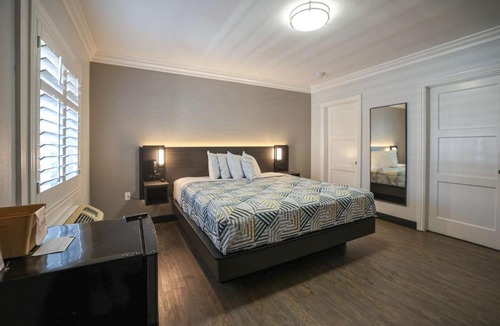 Tustin Hotel | Motel 6, Tustin, Orange County-CA
