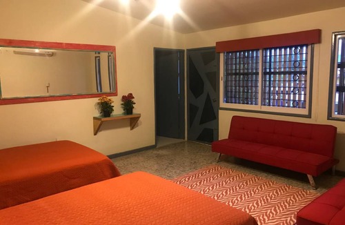 Manzanillo House | Motel ∙ 8 guests