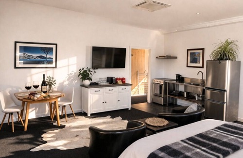 Albert Town House | Mountain Views, Coffee & Ski - Wanaka Studio