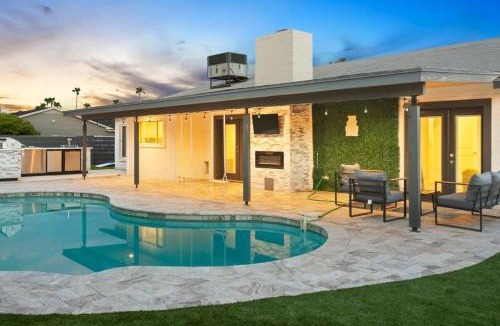 Sunburst Estates House | Movie Theater Heated Pool PuttPutt PoolTable Games