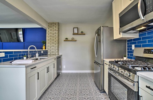 Hiawatha House | Mpls Duplex w/WiFi & Kitchen: 5 Mi to Dtwn!