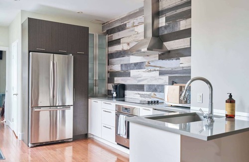 Plateau Mont Royal Apartment | MTLVR #13 | Sleeps 12, terrace, Family focused